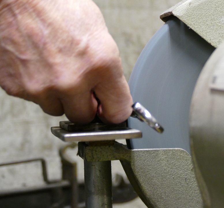 schleifmaschinek.jpg schleifmaschinek.jpg